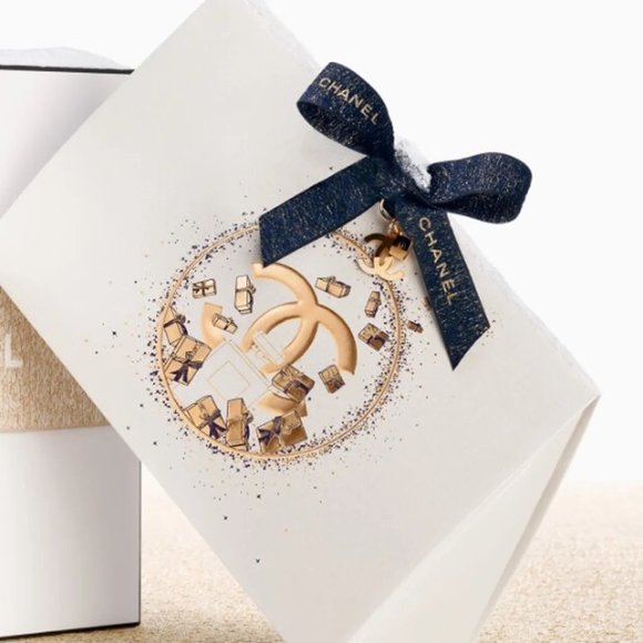 Authentic CHANEL CC Charm Gift Bag - Picture 3 of 10